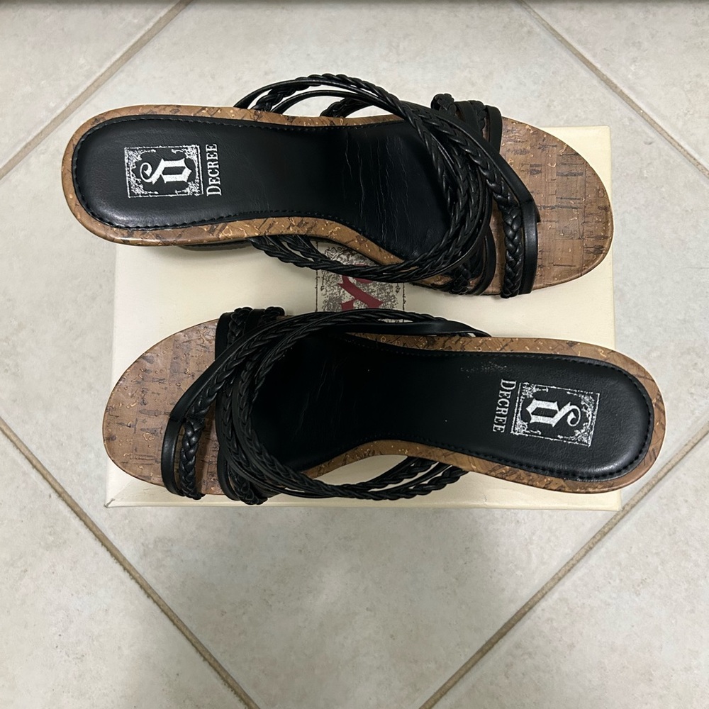 DECREE- Black Wedge Sandals for Women. Only worn once. 7.5 M - Picture 6 of 13